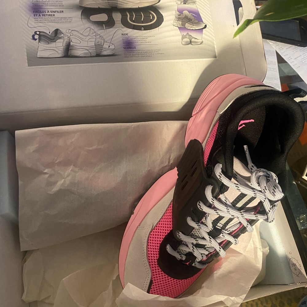 Jordan Trunner O/S wolf grey/pink blast size 11 men's